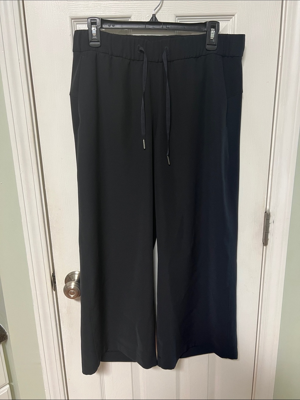 Lululemon On the Fly Wide-Leg 7/8 Pant *Woven
Black